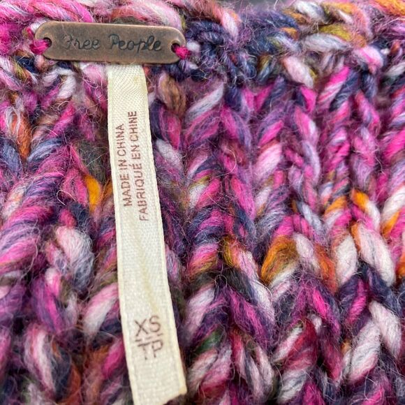 Free People sweater Women's Size S/P Purple Chunky Cable-Knit Wool Blend LS - Picture 4 of 11
